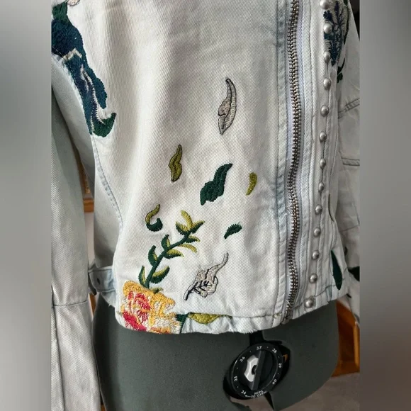 BLANK NYC S Embroidered Floral Flower Denim Jacket Easter mothers Day - Picture 7 of 10